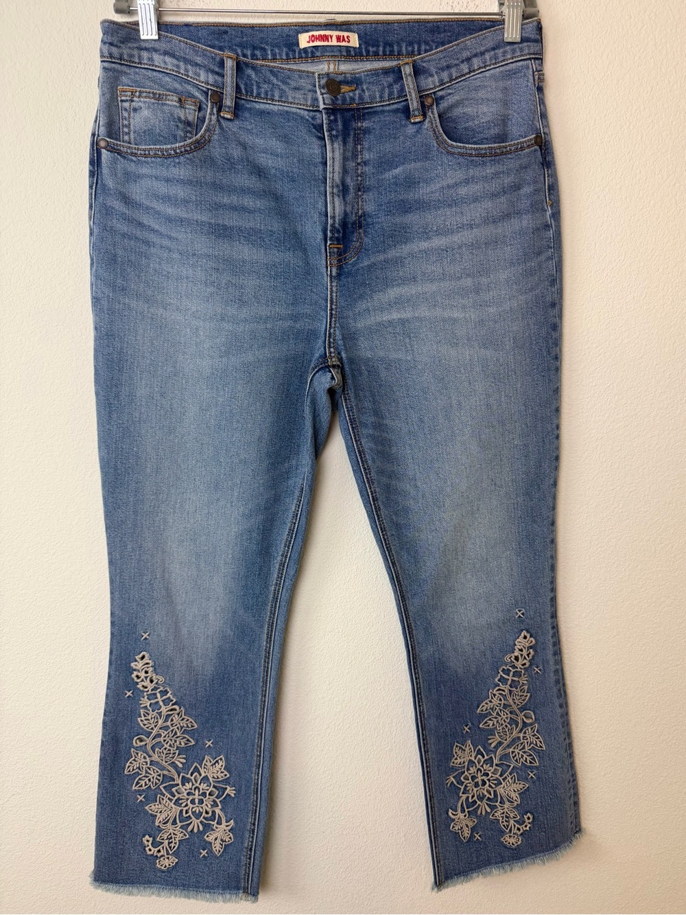 Johnny Was Cropped Baby Boot Embroidered Floral Jeans Size 31